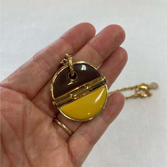 Marc Jacobs Gold Tone Pendant Necklace Enamel Circle Brown Yellow - Picture 8 of 8